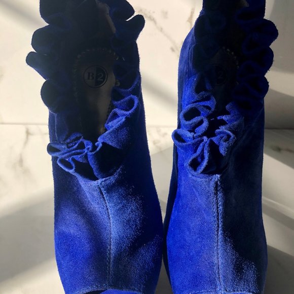 B2 Blue ruffle heels - Picture 2 of 4